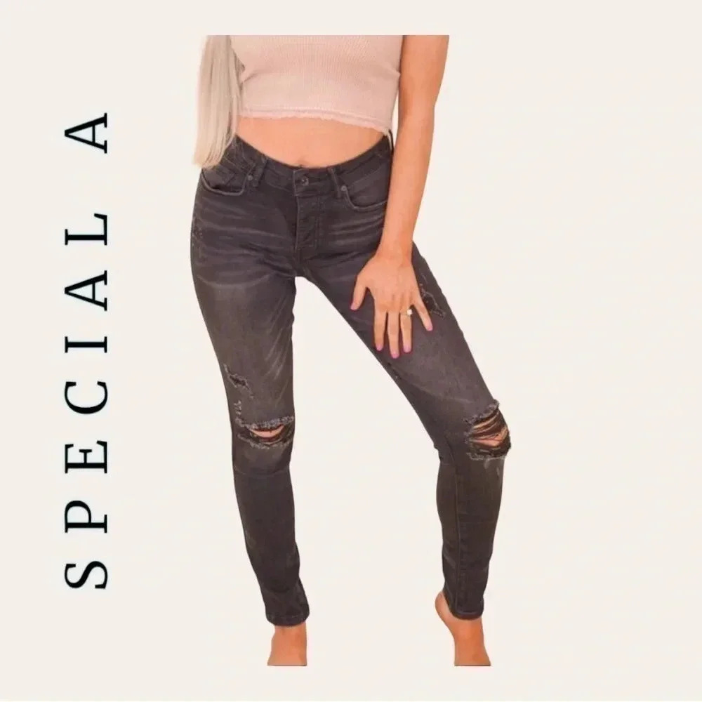 0445. SPECIAL A DENIM JEANS DISTRESSED BLACK IN COLOR SIZE 1 (JUNIORS)